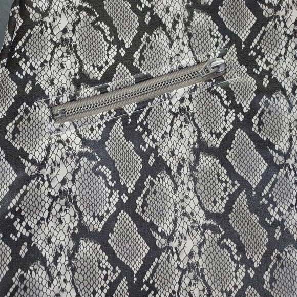BLANK NYC Mini Skirt Women's 10 Faux Snake Skin Print Zipper Lined Pocket NEW - Picture 3 of 13